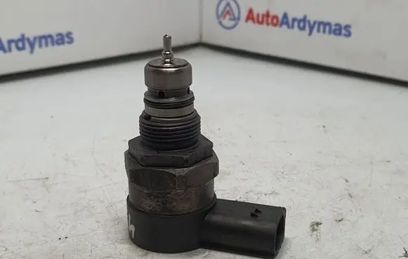 BMW X3 E83 Fuel pressure regulator 0281002481 7805733 13537805733
