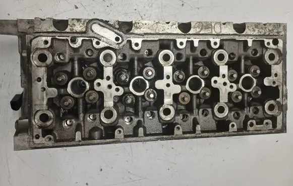 Volkswagen PASSAT B8 Engine head 04L103373E