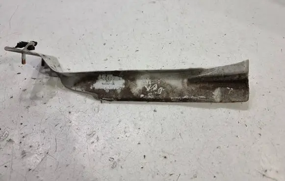 Audi A4 S4 B8 8K Fender mounting bracket 8K0821136