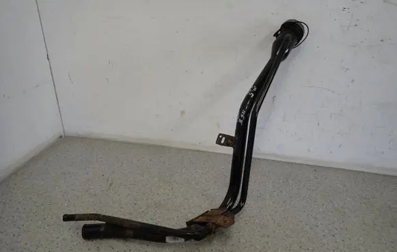 Mazda 5 Fuel tank filler neck pipe M6RURAWODNA