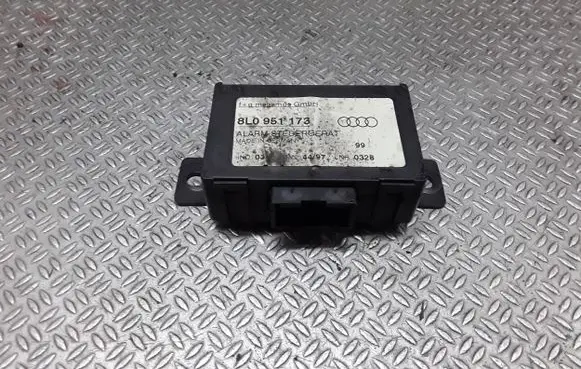 Audi A8 S8 D2 4D Alarm control unit/module 8L0951173