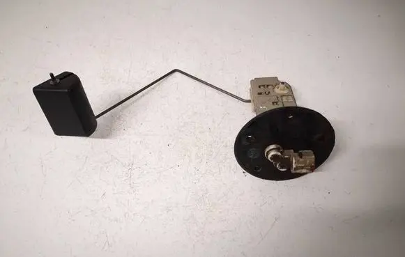 Lexus IS 220D-250-350 Fuel level sensor