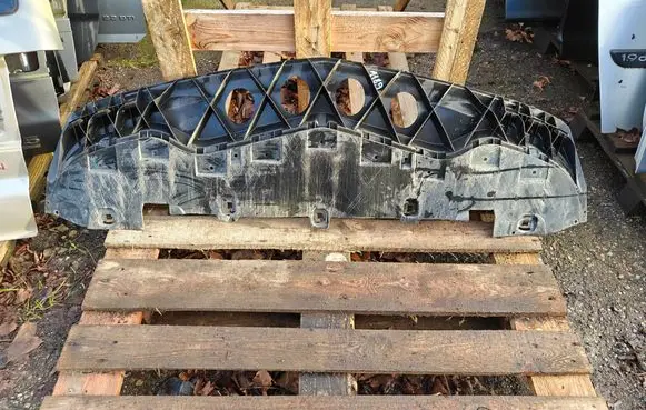 Engine splash shield/under tray
