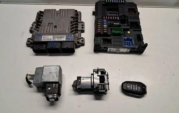 Citroen C4 II Picasso Engine ECU kit and lock set 9804127280 9804067480