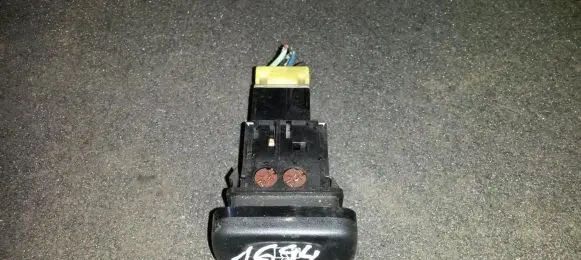 Nissan Primera Windscreen/window heater switch Nenustatyta