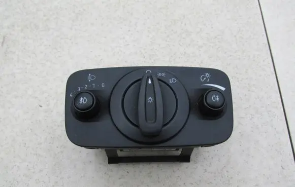 Ford Kuga II Tailgate/trunk/boot open switch 