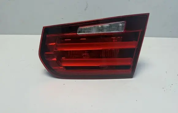 Tailgate rear/tail lights