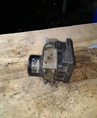 Volkswagen PASSAT B6 ABS Pump 1J0907379Q MMS9F08D03 10094903323