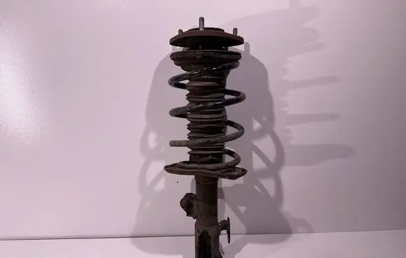 Toyota Auris E180 Front shock absorber/damper