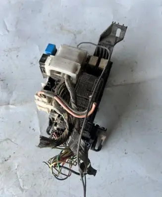 Suzuki Grand Vitara I Fuse module G8HN1C2TRJ