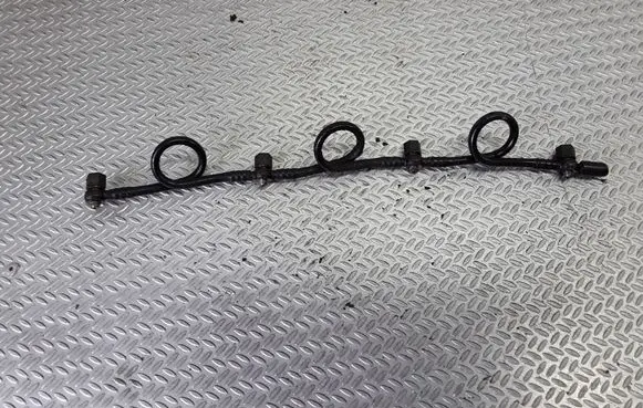 Fuel injector supply line/pipe