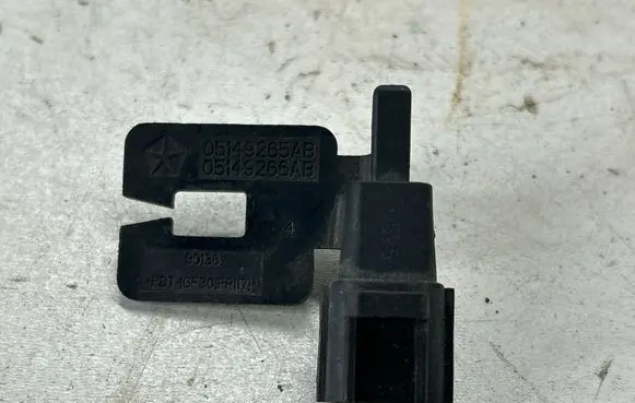 Chrysler 300C Outside/exterior temperature sensor 05149265AB 05149266AB