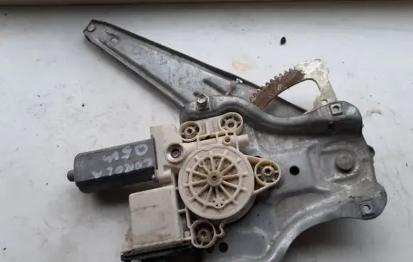 Toyota Corolla E120 E130 Front door window regulator with motor 992046100