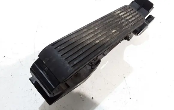 Mercedes-Benz CLS C219 Accelerator throttle pedal A2113000504