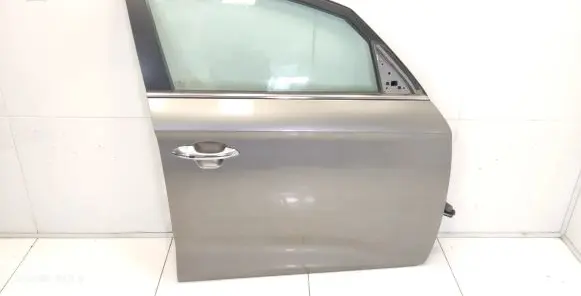 KIA Carens III Front door