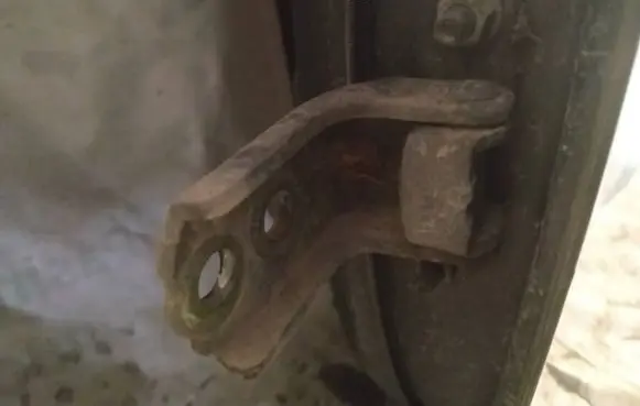 Nissan Quest Front door upper hinge