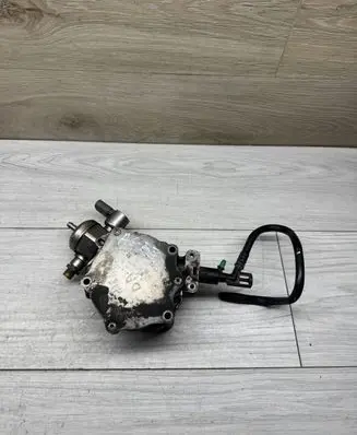 Volkswagen Golf VI Vacuum pump 06J145100