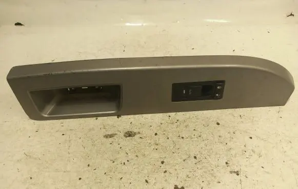 Chrysler Sebring (JS) Front door window switch trim 1003405 119461
