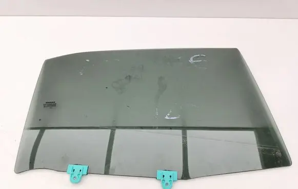 Nissan Juke II F16 Rear door window glass