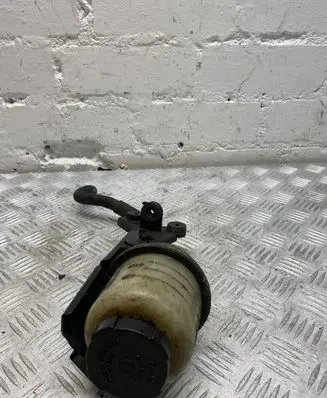 Nissan Navara D40 Power steering fluid tank/reservoir