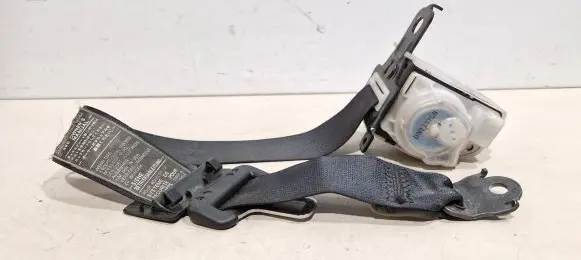 Mitsubishi Lancer Rear seatbelt E40432150