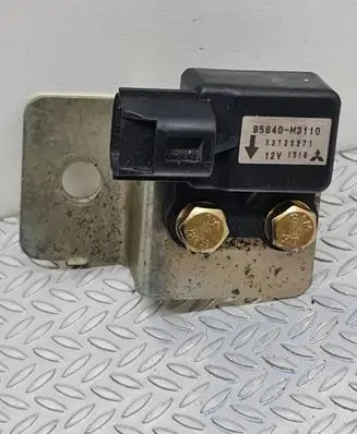 Hyundai Santa Fe Airbag deployment crash/impact sensor X2T25271 95640M3110 12V1516