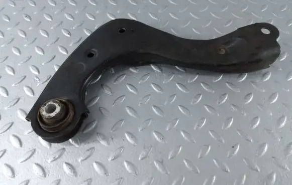 Toyota Camry VIII XV70 Rear control arm 4877033020