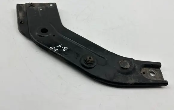 Volkswagen PASSAT B7 Headlight/headlamp mounting bracket 561805931