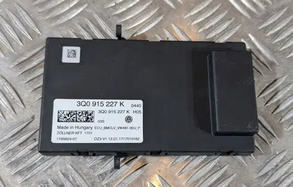 Volkswagen PASSAT B7 Battery control module 