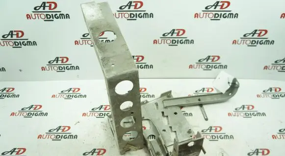 Fender mounting bracket