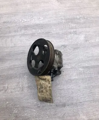 Mitsubishi Carisma Power steering pump