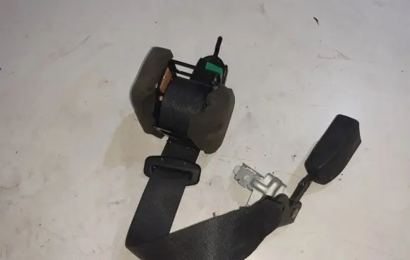 Mazda 6 Middle seatbelt (rear) 0642065