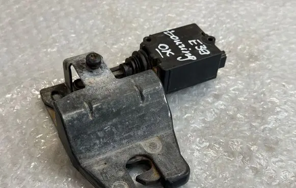 BMW 5 E39 Tailgate/trunk/boot lock/catch/latch 8168892