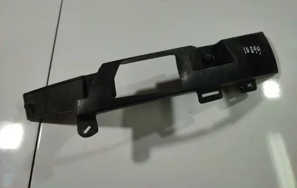 Front bumper mounting bracket