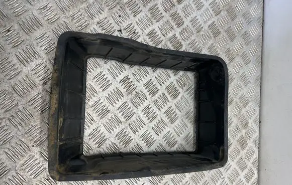 Renault Megane IV Intercooler air channel guide 215586371R