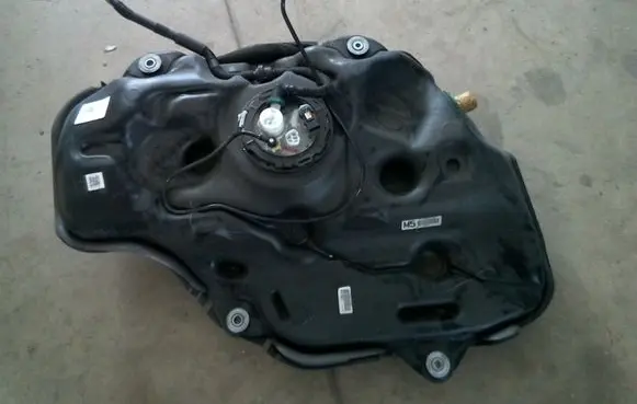 Toyota Prius (XW50) Fuel tank 7700147170