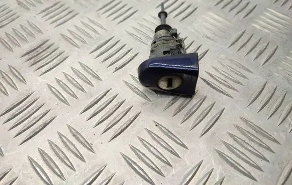 Volkswagen Caddy Front door lock (next to the handle) 2K0837167