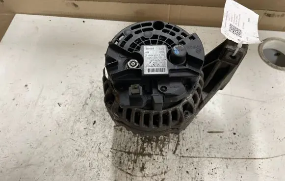 Volvo XC90 Generator/alternator 30667787 0124525060