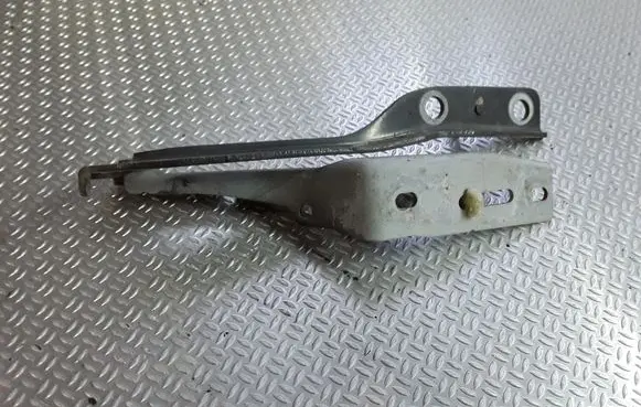 Engine bonnet/hood hinges