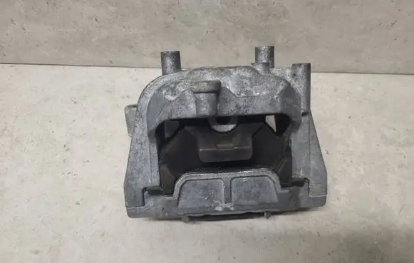 Volkswagen Caddy Engine mount bracket 1k0199262