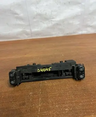 Mercedes-Benz E W210 Seat heating switch 2108200151 D4045