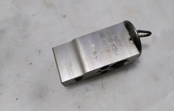 Mitsubishi Galant Air conditioning (A/C) expansion valve 4475001581