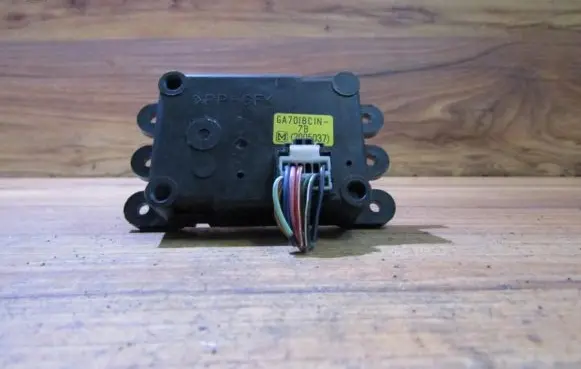 Mazda 323 Air flap motor/actuator ga701bc1n7b 2005037