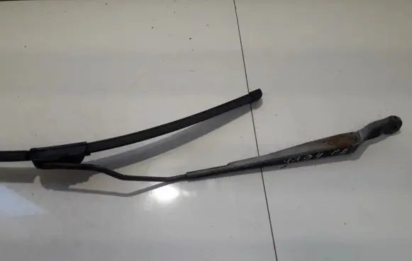 Peugeot 406 Front wiper blade arm