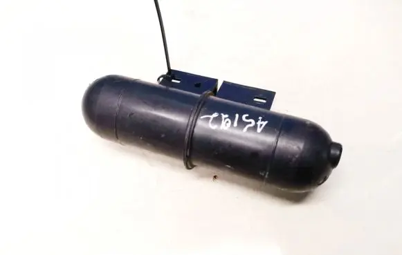 Vacuum air tank