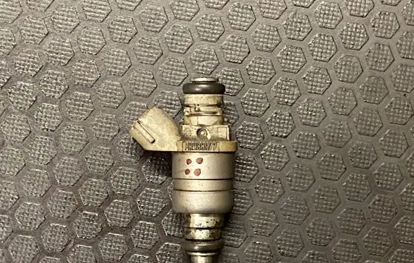 Mitsubishi Colt Fuel injector MR988977