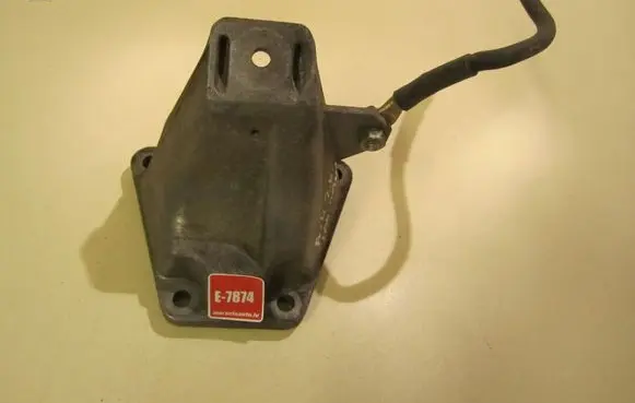 Audi A6 S6 C5 4B Engine mounting bracket 8D0199308D