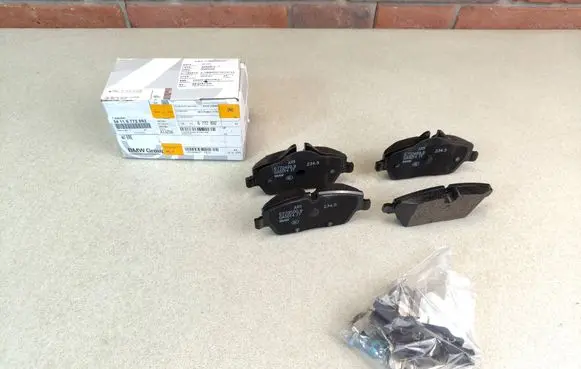 Mini One - Cooper Clubman R55 Brake pads (front) 6772892