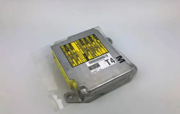 Lexus IS 200-300 Airbag control unit/module 8917030440