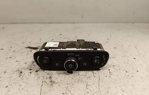 Opel Insignia B Light switch 39121795